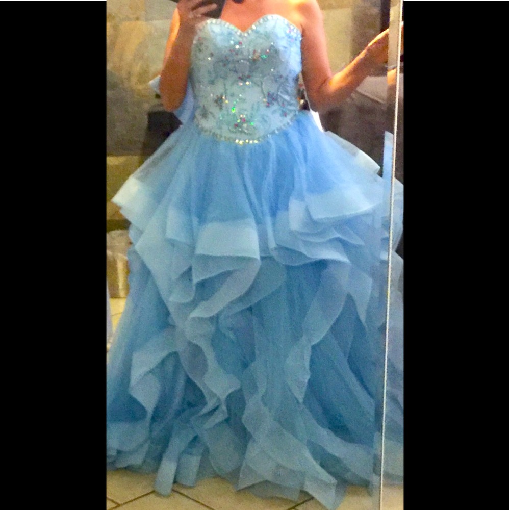 Absolutely Stunning Beautiful Engerla Gown 👸🏻